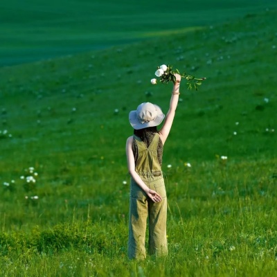 2025旅行照这样配文案 点赞多到像开了外挂