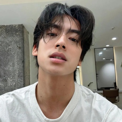 不撞款质感帅气男生头像  一键提升格调