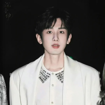 成毅《赴山海》现代帅气头像 颜值暴击来袭