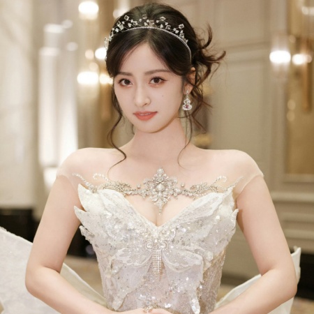 沈月出任芒果TV国际版代言人 最新美图太惊艳