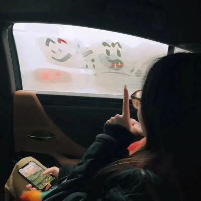 听歌时发的微信朋友圈文案 藏尽耳机里的情绪