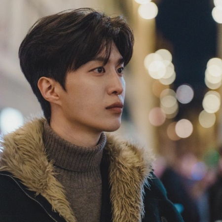 范丞丞意大利街头生图 把米兰拍成时尚大片的松弛感