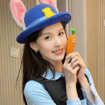 美到犯规的女明星兔子警官造型 甜酷飒爽氛围感拉满